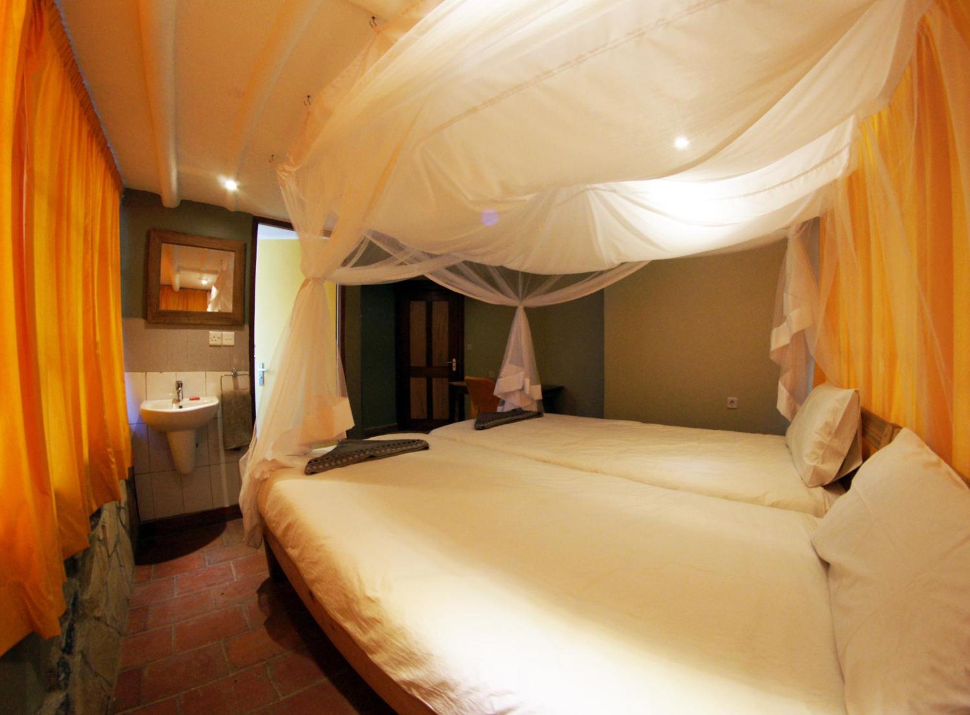 Yellow Haven Lodge Кампала Стая снимка